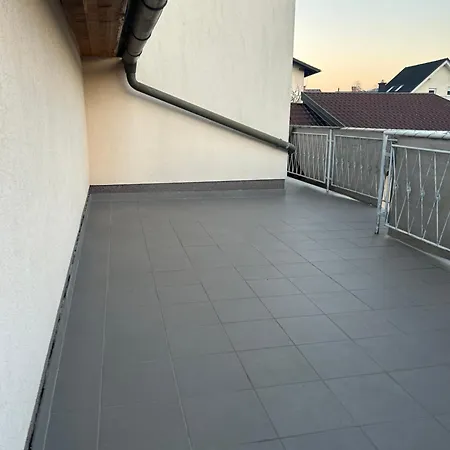 Tara's Apartament *