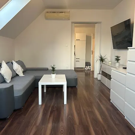 Apartament Tara's *