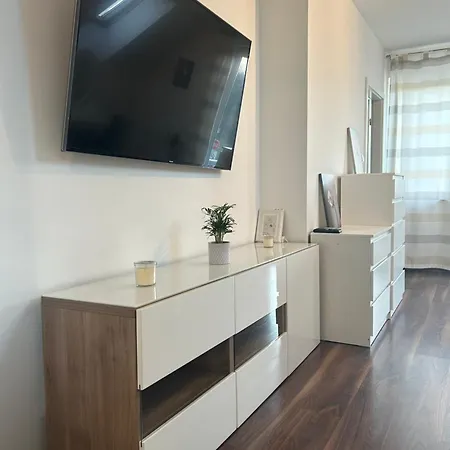 Tara's Apartament *
